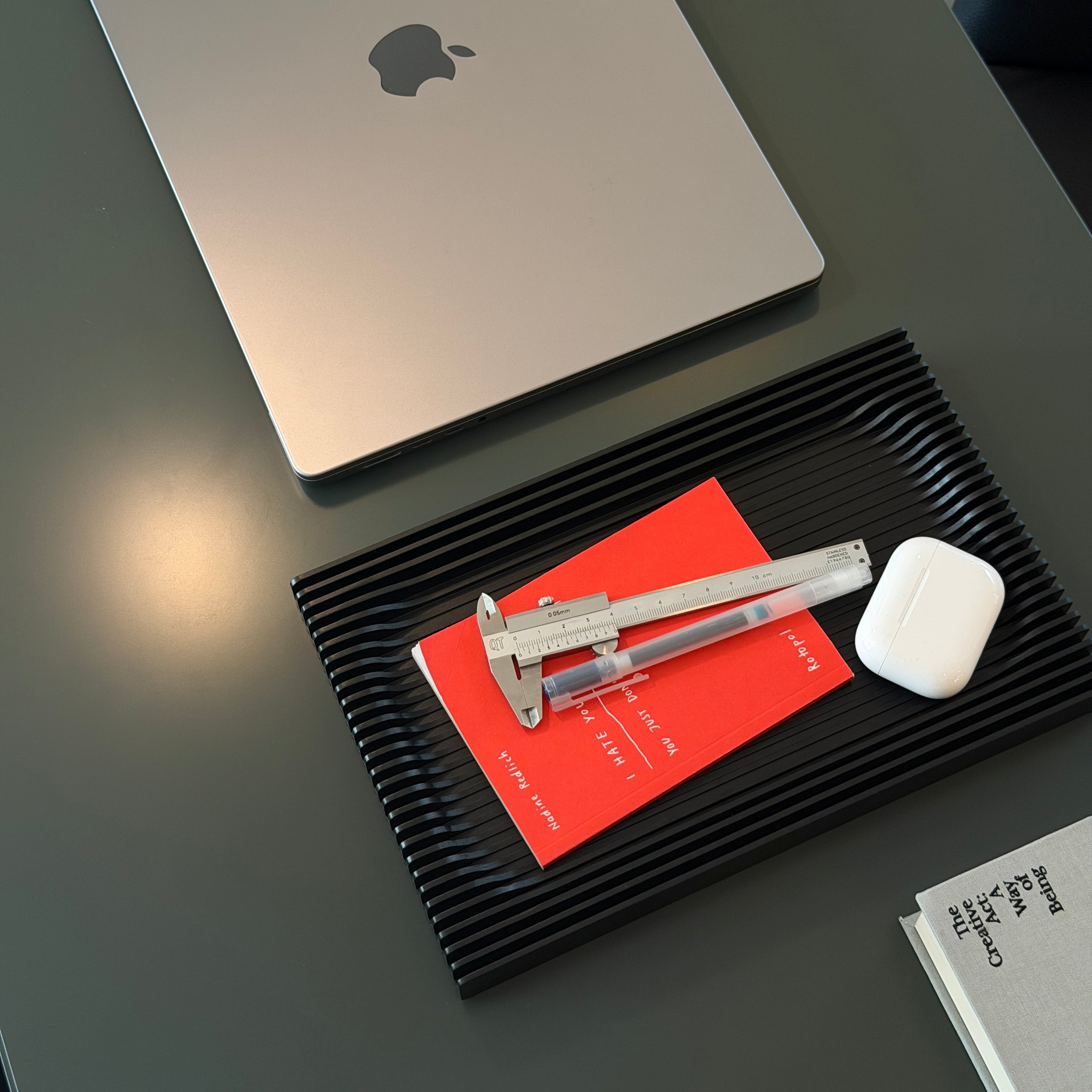 Essentials Tray  [black]